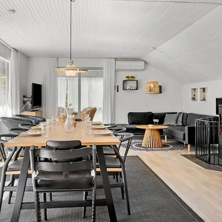 3 Bedroom Awesome In Holiday home